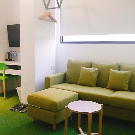 Time Flyer Hotel Taichung Bagian luar foto