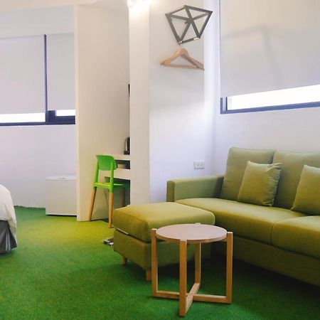 Time Flyer Hotel Taichung Bagian luar foto