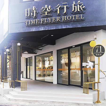Time Flyer Hotel Taichung Bagian luar foto