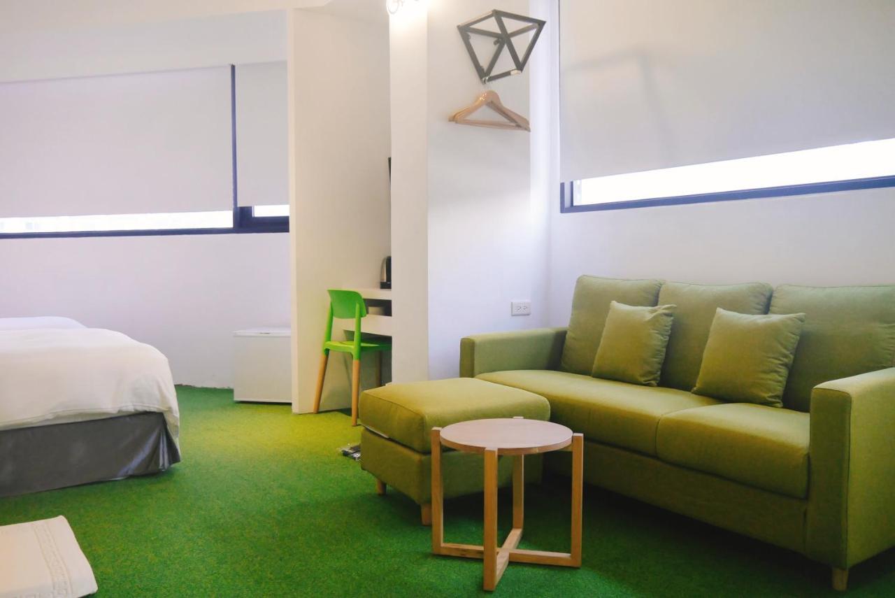 Time Flyer Hotel Taichung Bagian luar foto