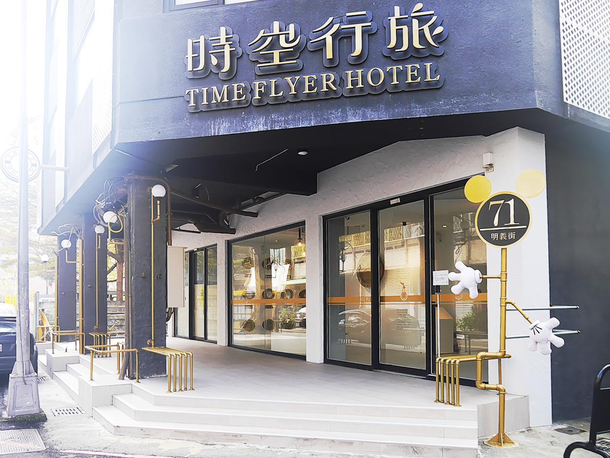 Time Flyer Hotel Taichung Bagian luar foto