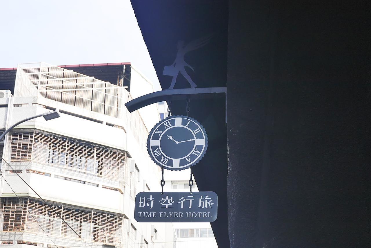 Time Flyer Hotel Taichung Bagian luar foto