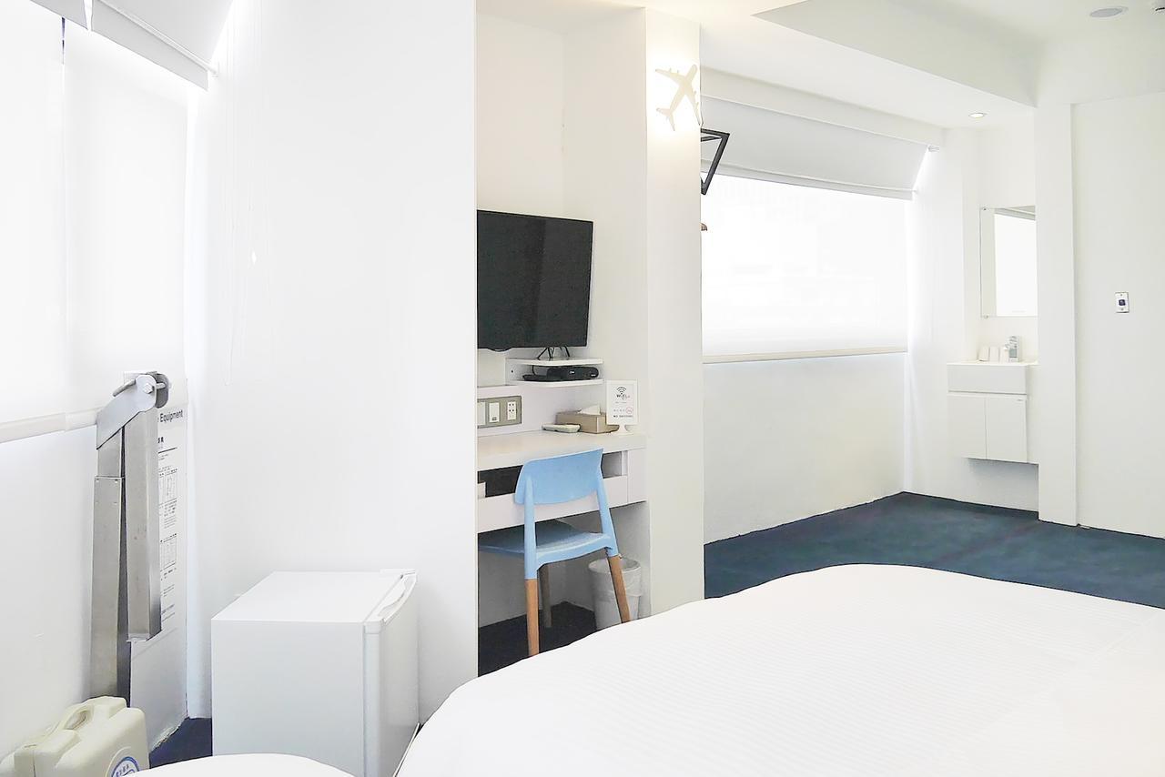 Time Flyer Hotel Taichung Bagian luar foto