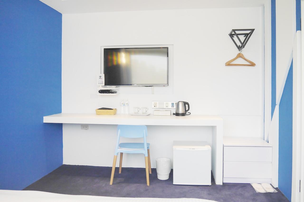 Time Flyer Hotel Taichung Bagian luar foto