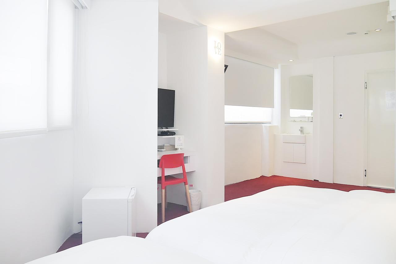 Time Flyer Hotel Taichung Bagian luar foto