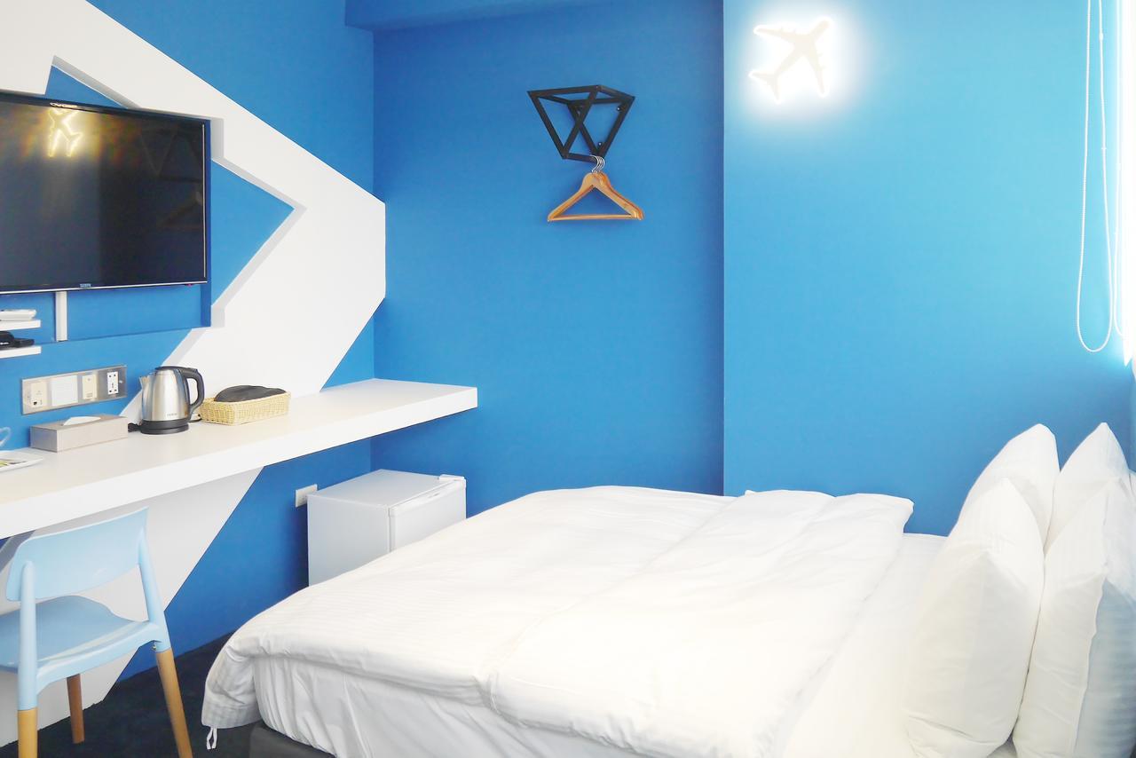 Time Flyer Hotel Taichung Bagian luar foto