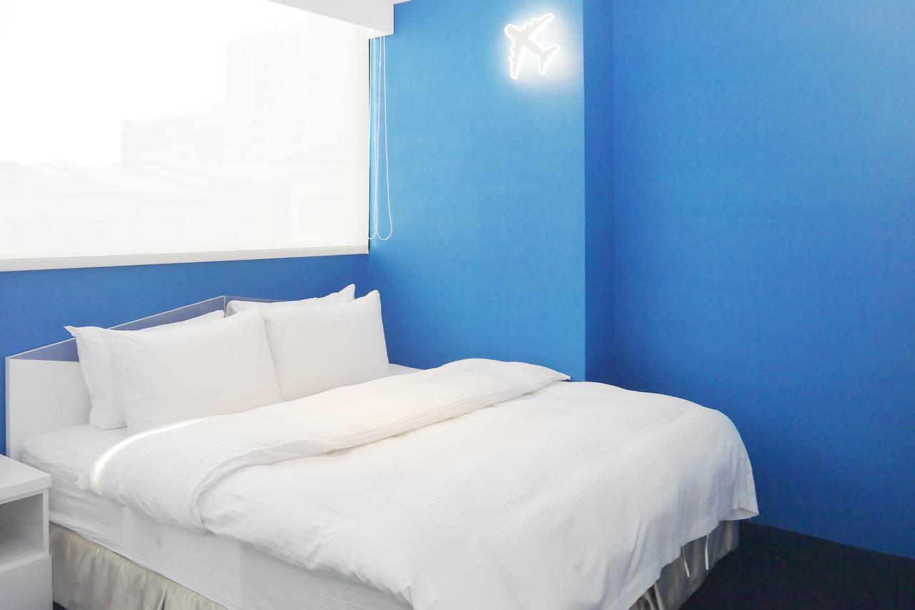 Time Flyer Hotel Taichung Bagian luar foto