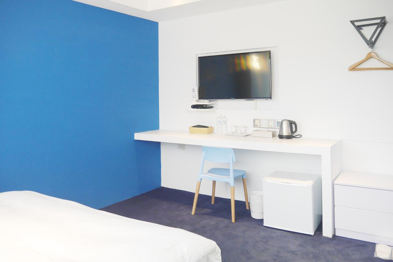 Time Flyer Hotel Taichung Bagian luar foto